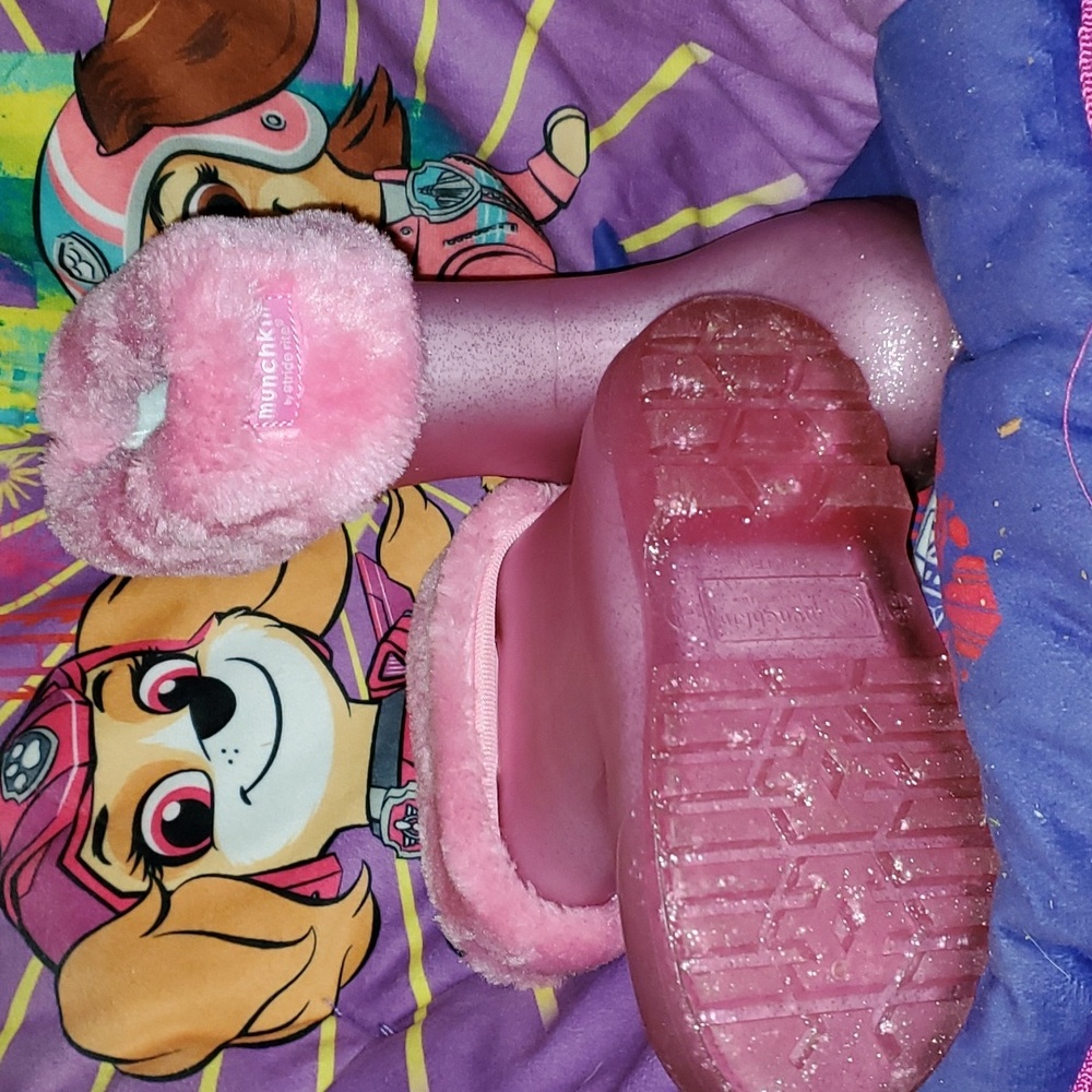 Never worn Girls 10 Pink heavy weather boots